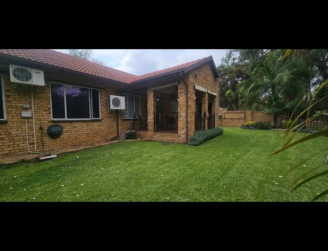 3 BEDROOM TOWNHOUSE FOR SALE IN SAFARI GARDENS